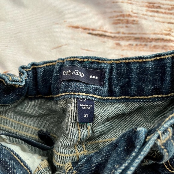 Gap Kids dragonfly appliqué and embroidered capri pants 3t - Picture 4 of 5